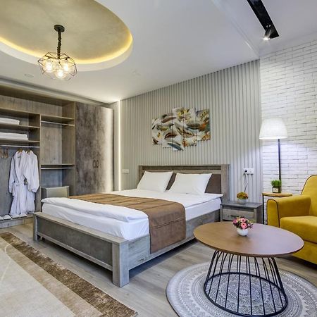 Inter Hotel Bishkek Bagian luar foto